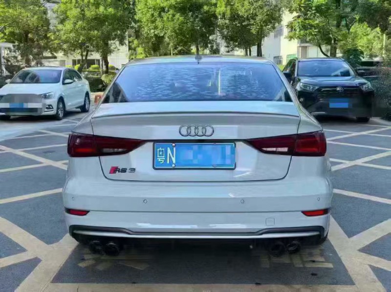 深圳17年奥迪S38