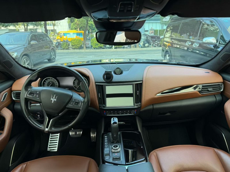 深圳22年玛莎拉蒂Levante3