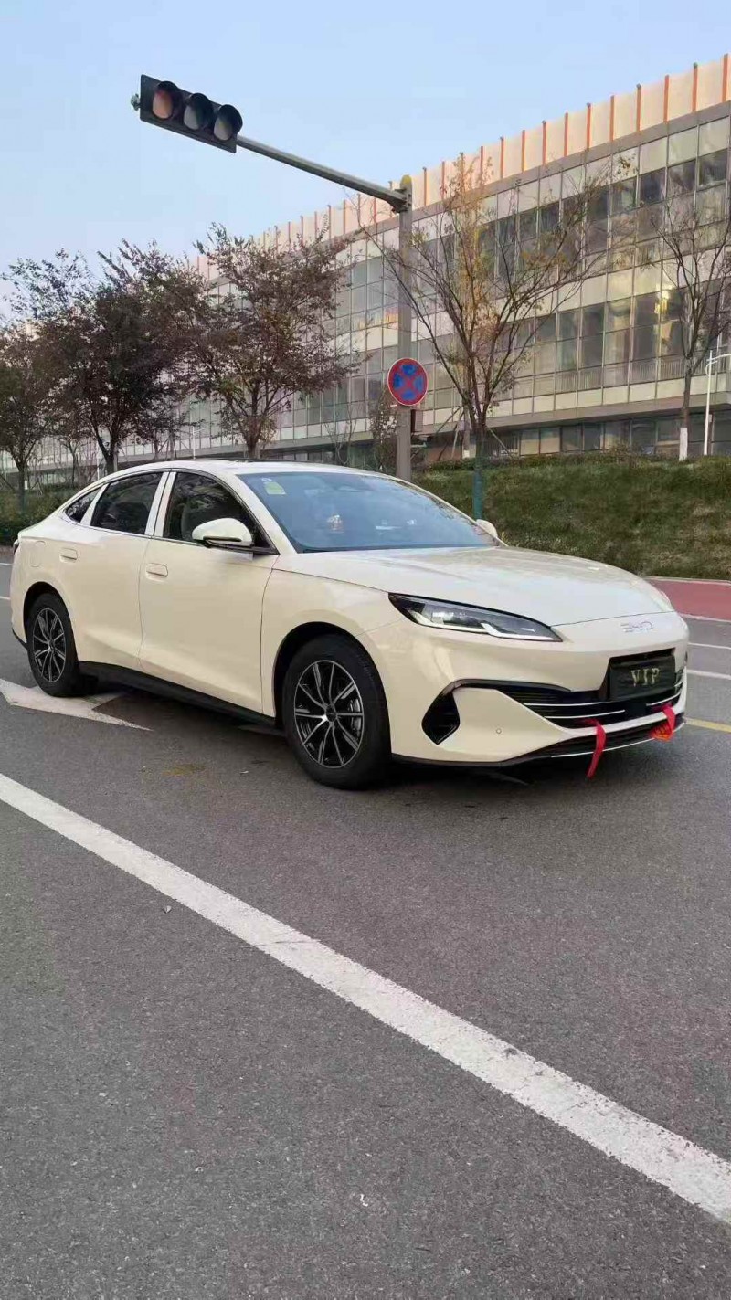 济宁25年比亚迪海豹2