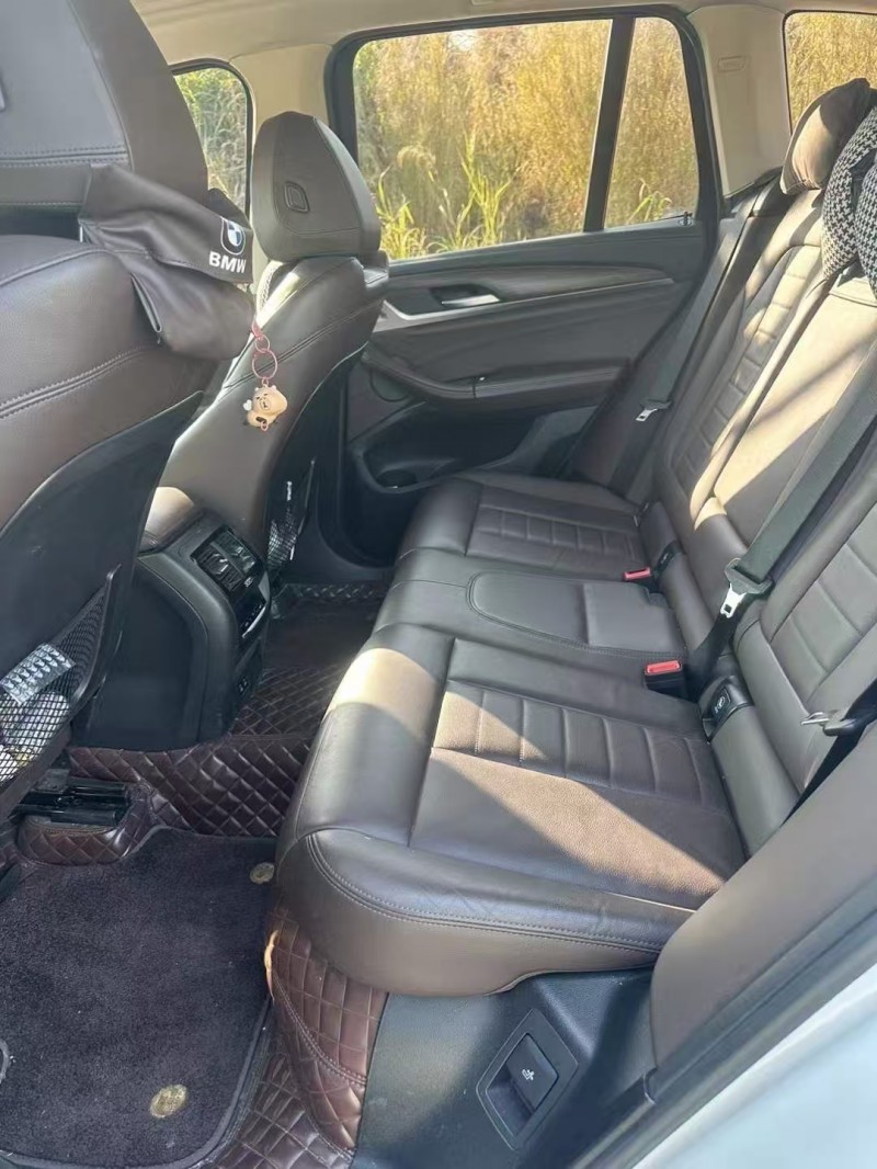 广州21年宝马X38