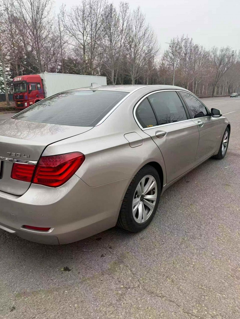 济宁13年宝马7系8