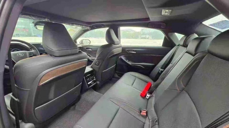 保定25年丰田亚洲龙4