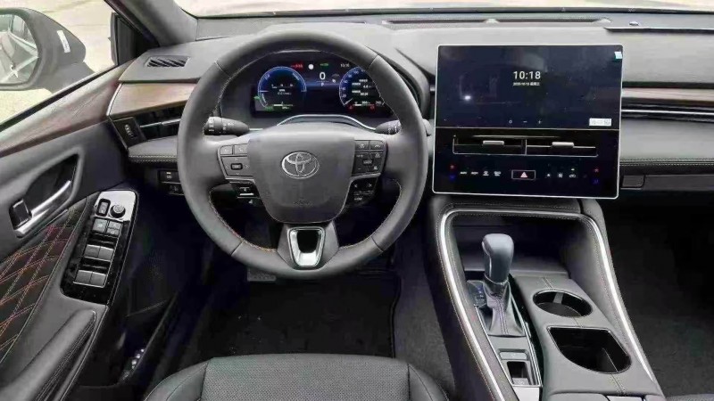 保定25年丰田亚洲龙6