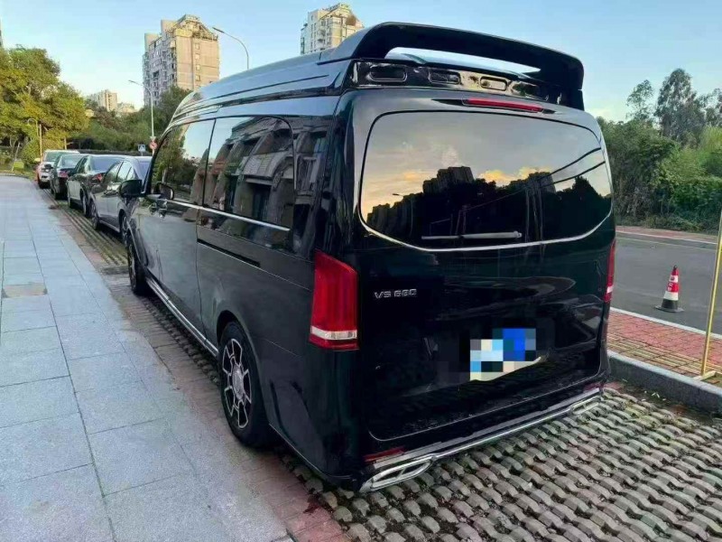 台州21年奔驰威霆8