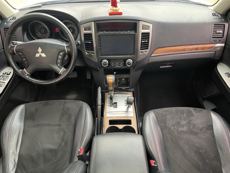 济宁19年三菱帕杰罗8