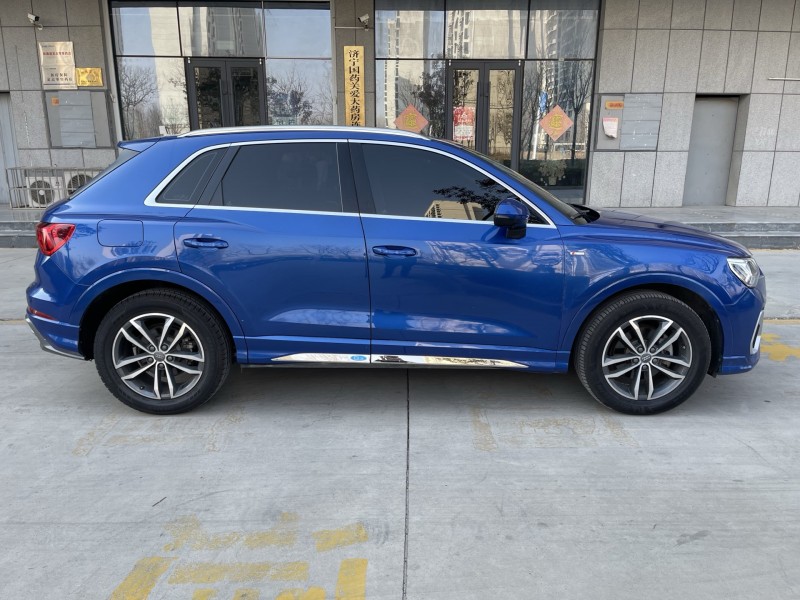 济宁21年奥迪Q38