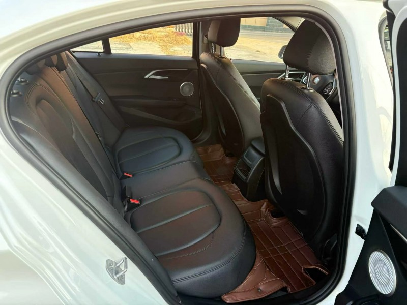 宜昌21年宝马1系8