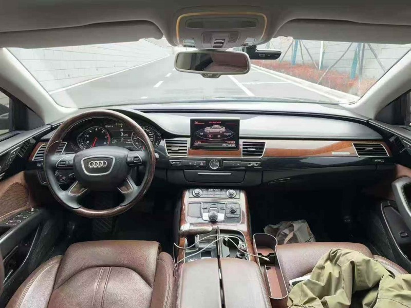 济宁11年奥迪A8L5