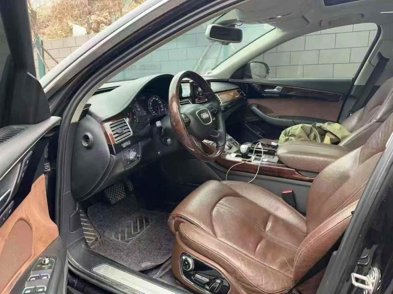 济宁11年奥迪A8L6