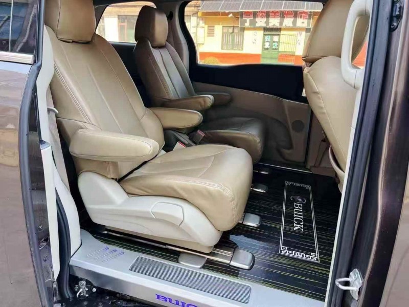 济宁21年别克GL84