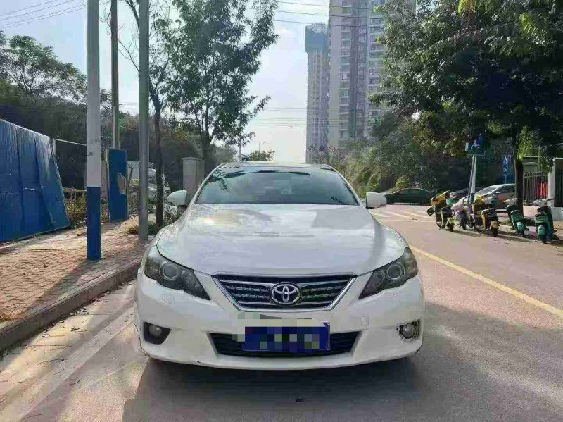 南宁13年丰田锐志1