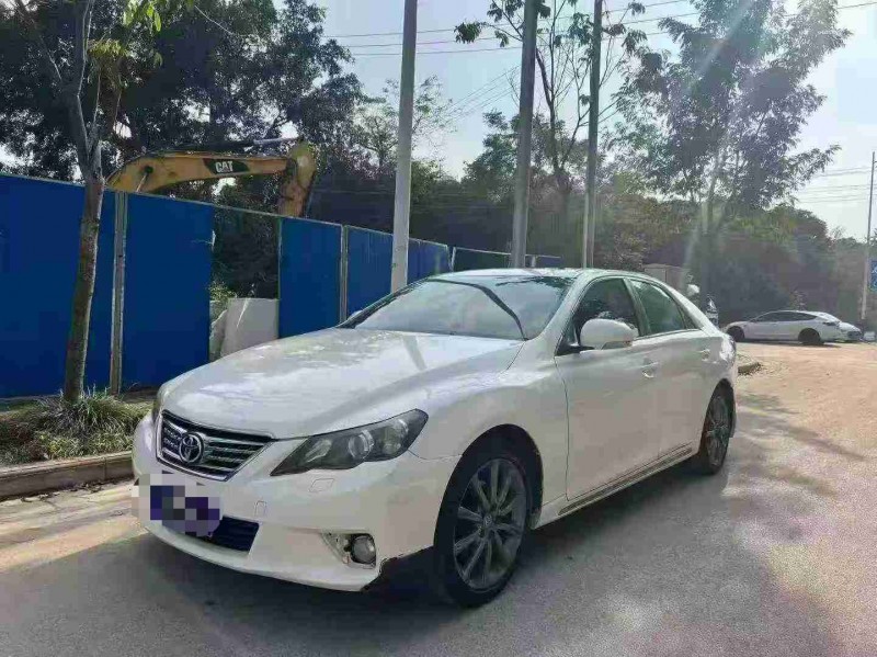 南宁13年丰田锐志3