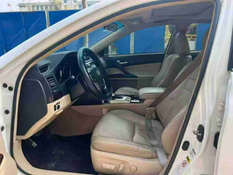 南宁13年丰田锐志4