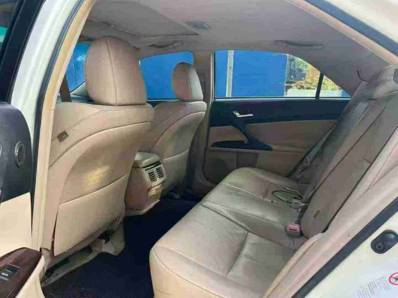 南宁13年丰田锐志6