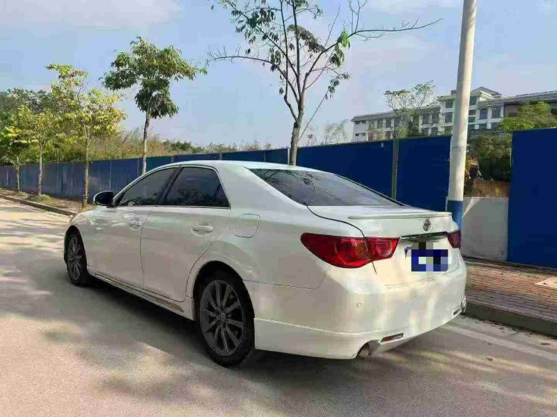 南宁13年丰田锐志8