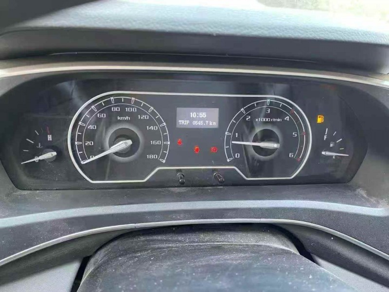 济宁24年大通V805