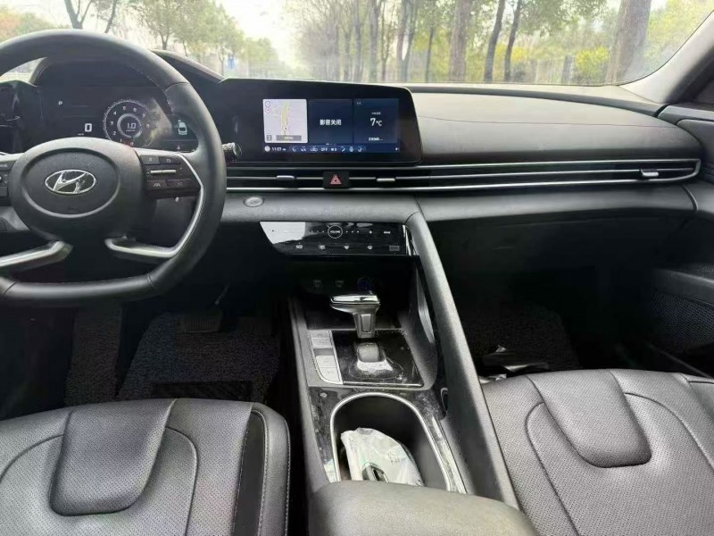 娄底22年现代伊兰特4