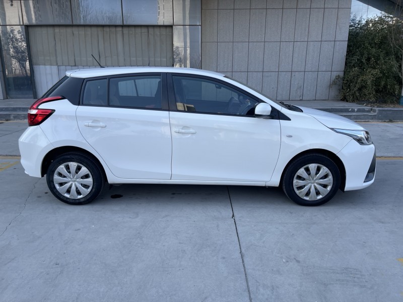 济宁17年丰田YARiS L 致炫8