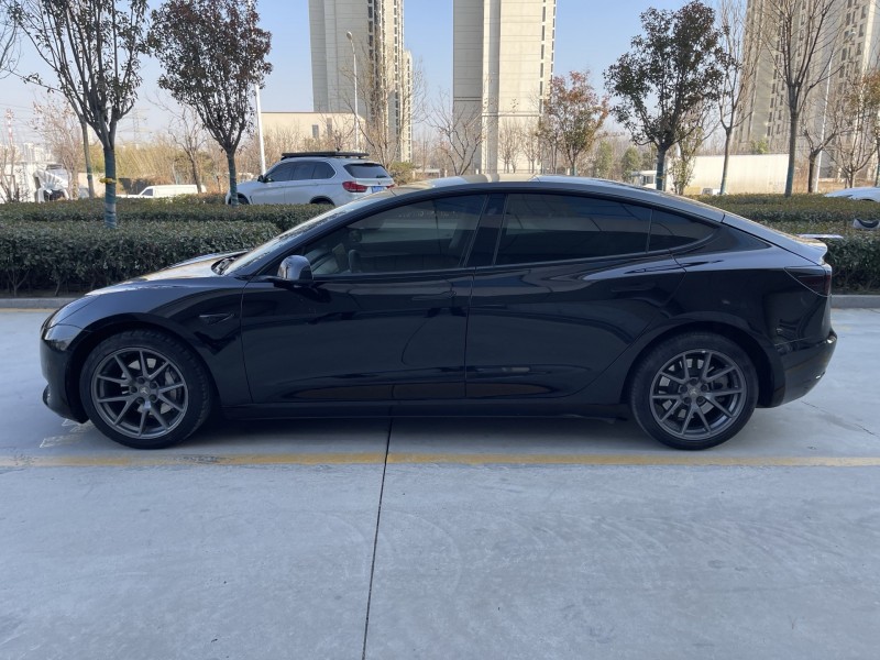 济宁23年特斯拉MODEL 38