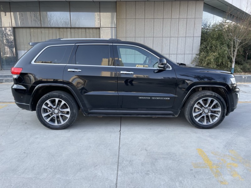 济宁18年Jeep大切诺基7