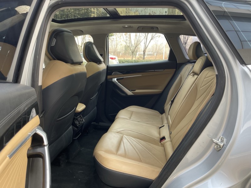 濟寧23年吉利博越5