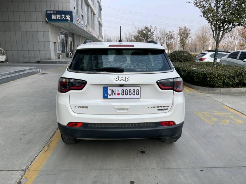 济宁17年Jeep指南者7