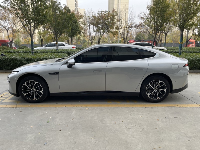 济宁23年小鹏汽车p76