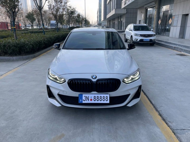 济宁22年宝马1系1