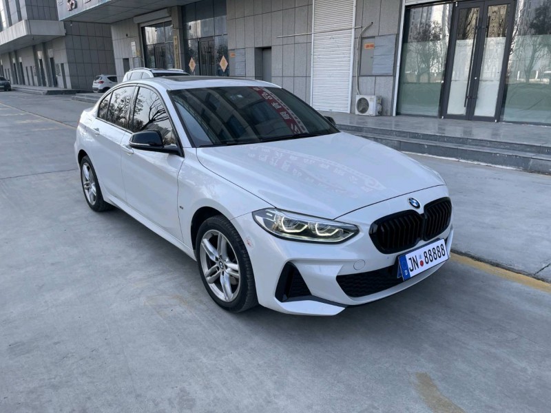 济宁22年宝马1系2