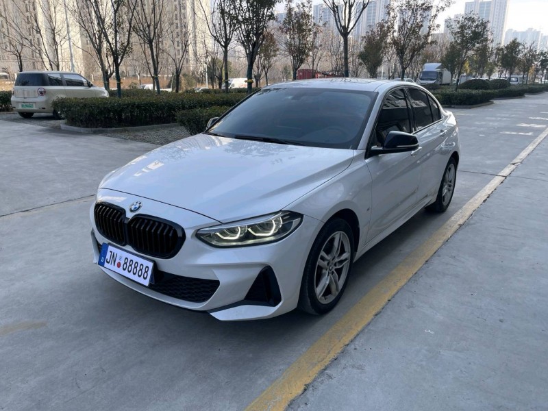 济宁22年宝马1系8