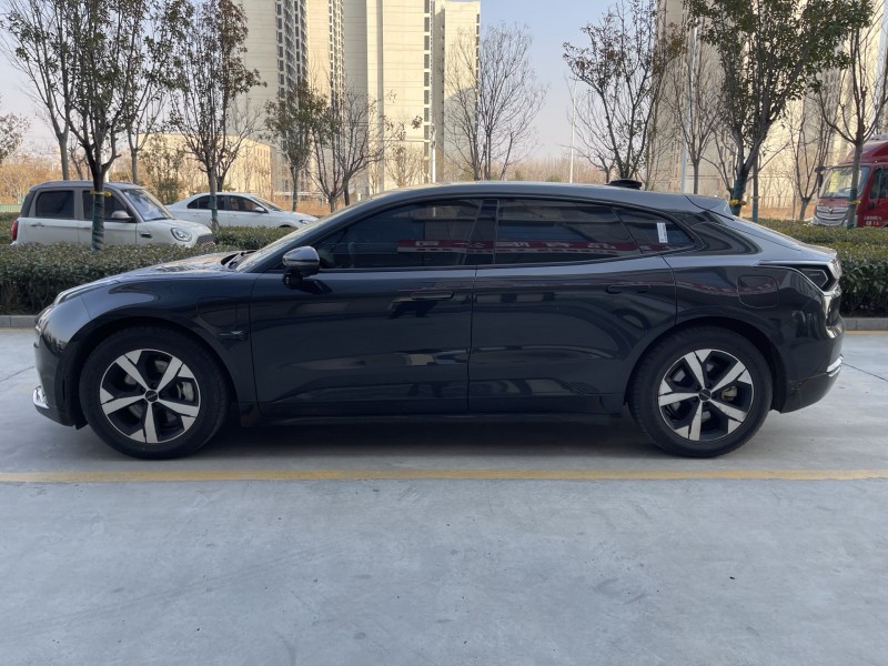 济宁23年极氪汽车0017