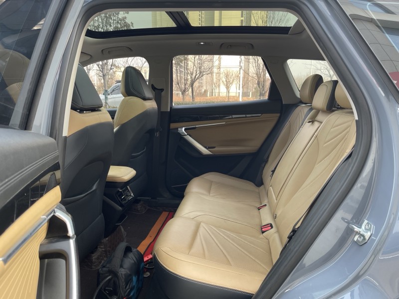 濟寧23年吉利博越4