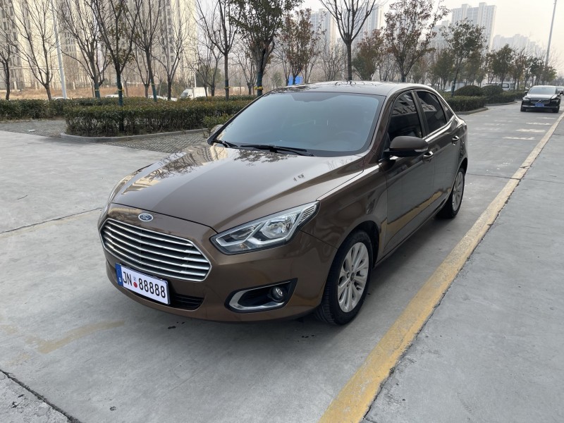 济宁17年福特福克斯2