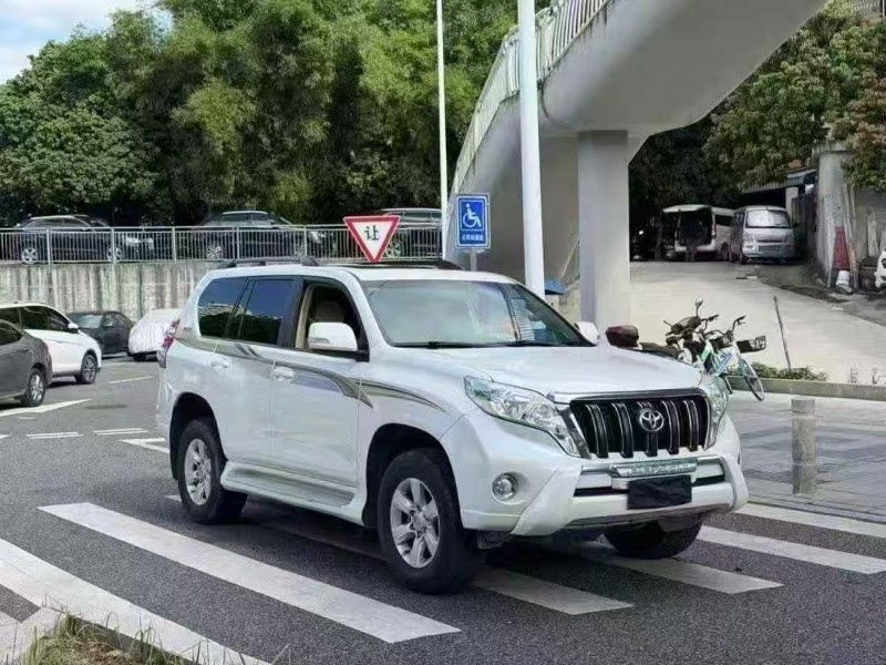 广州14年丰田普拉多3