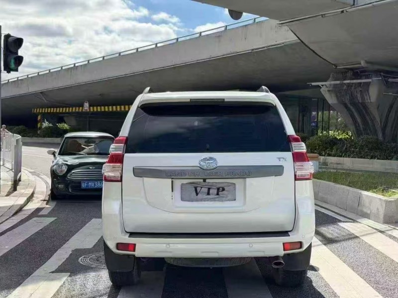 广州14年丰田普拉多9