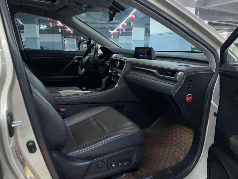 广州18年雷克萨斯RX8