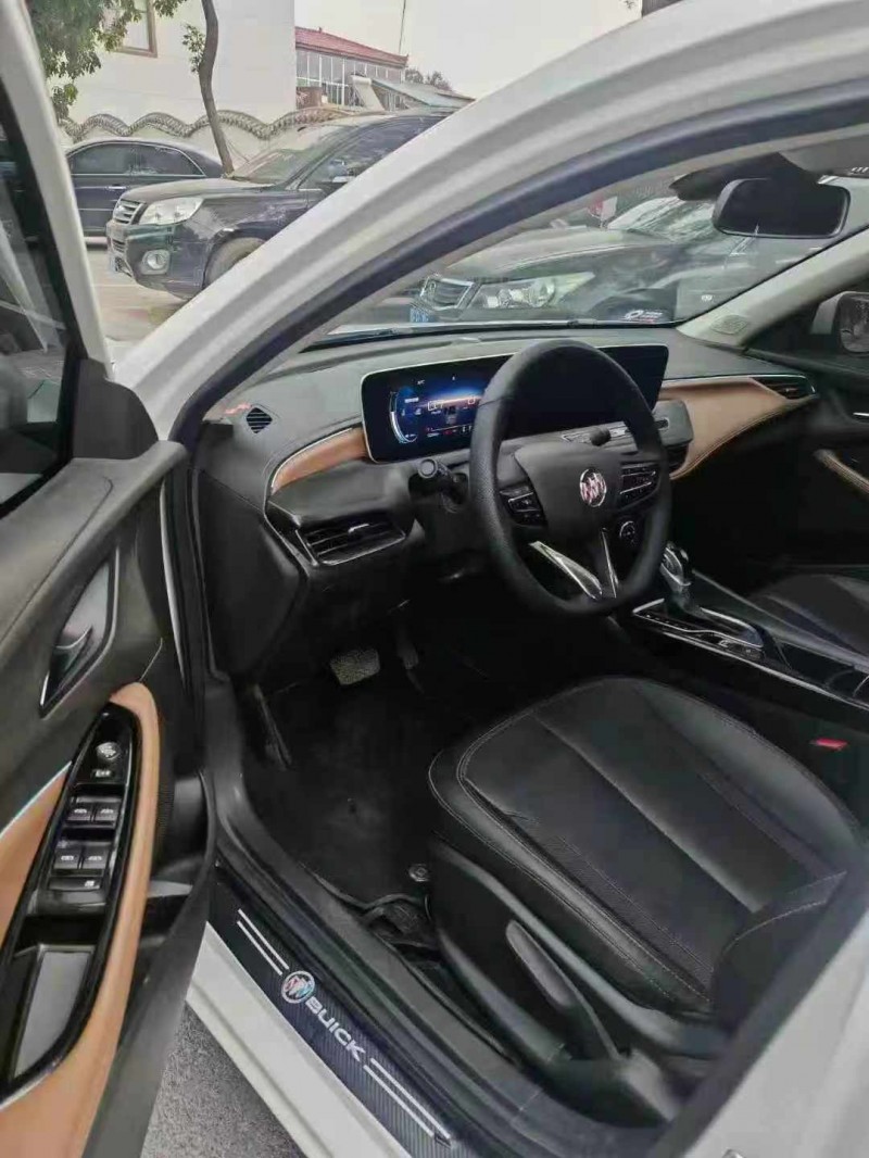 保定22年别克威朗5