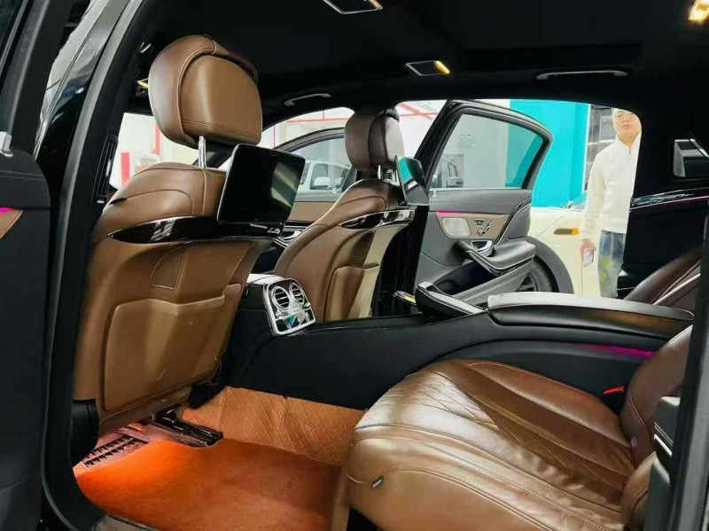 广州19年奔驰迈巴赫S级5