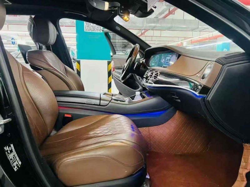 广州19年奔驰迈巴赫S级8