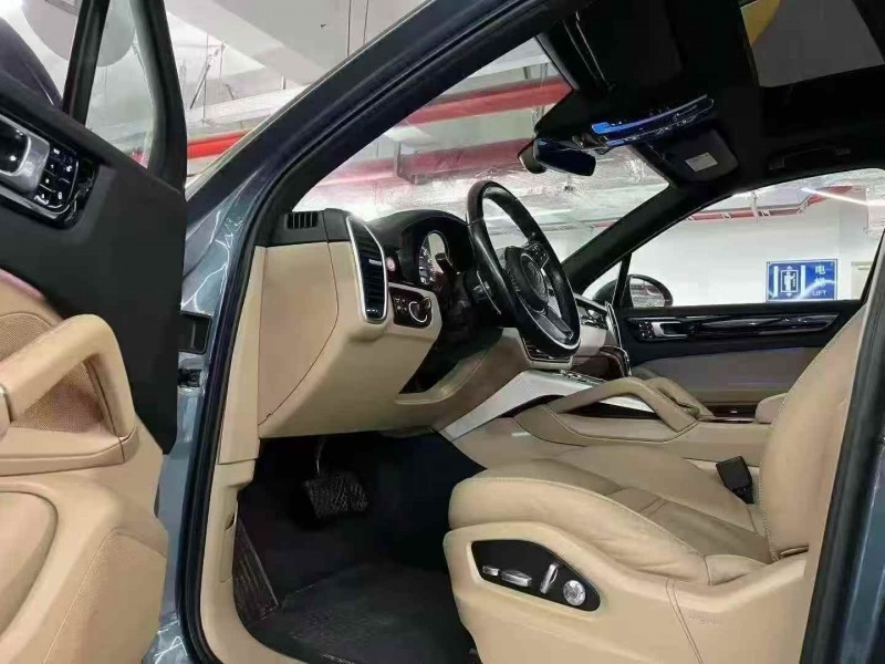 广州19年保时捷卡宴5