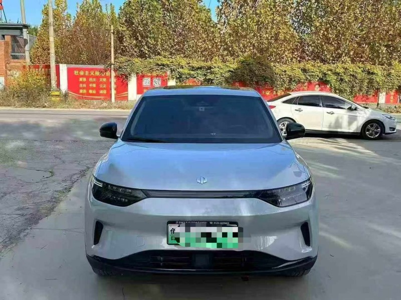 保定24年零跑汽车C111