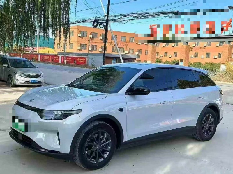 保定24年零跑汽车C112