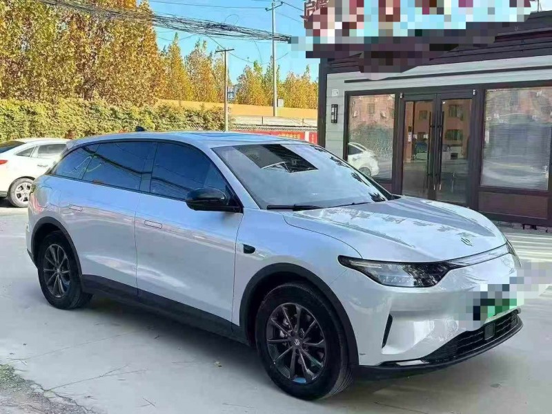 保定24年零跑汽车C113