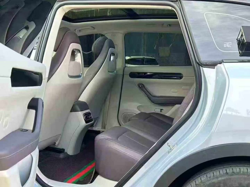 保定24年零跑汽车C115