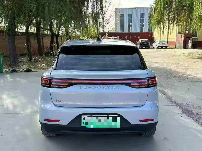 保定24年零跑汽车C119