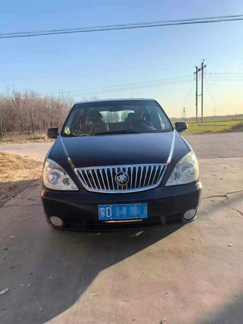 保定16年别克GL81