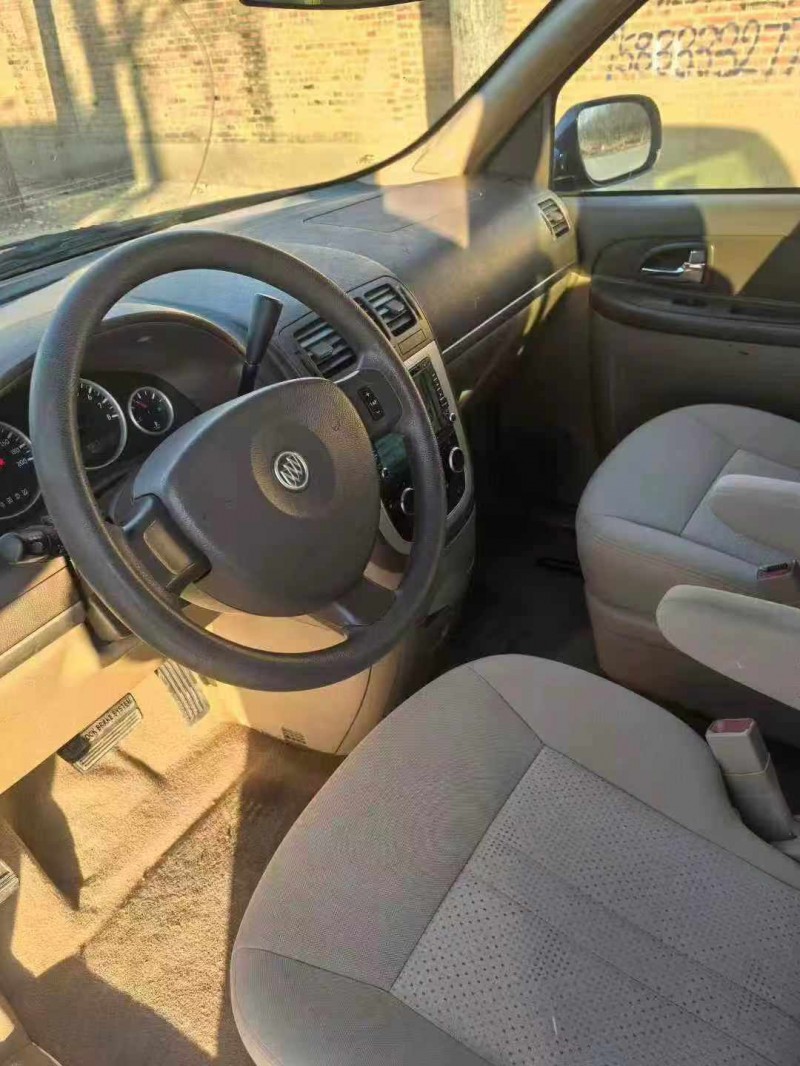 保定16年别克GL86