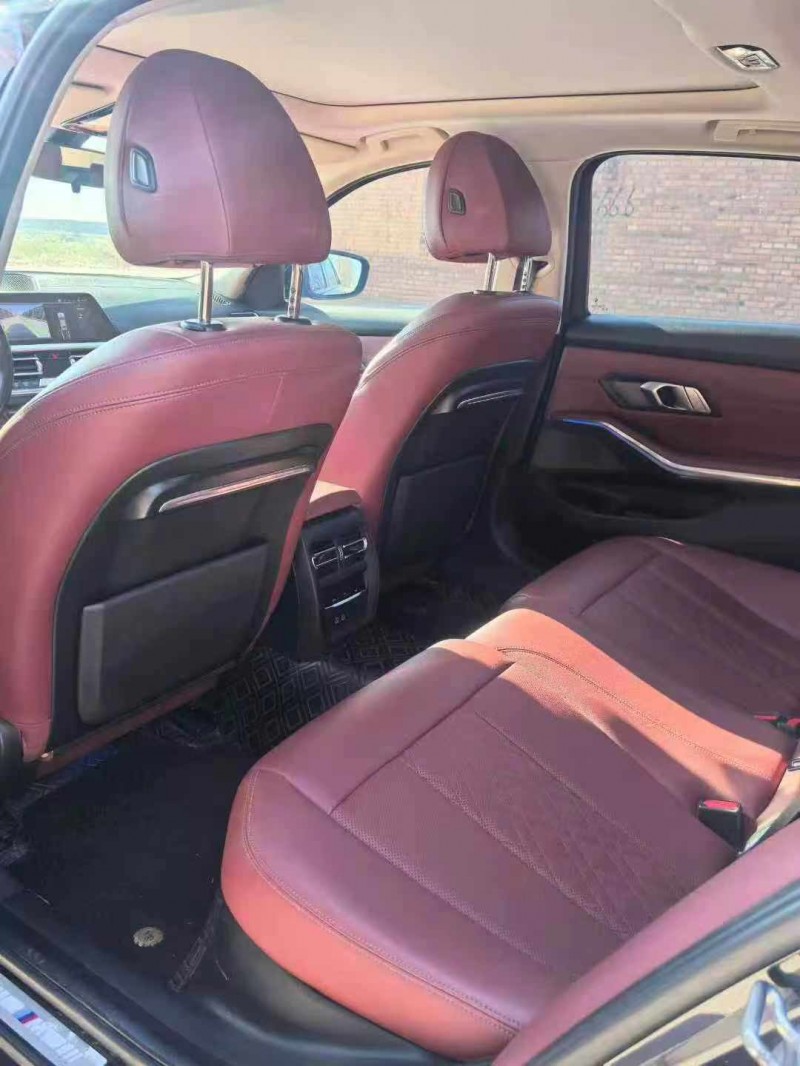 保定22年宝马3系4