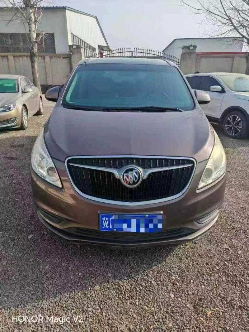 保定17年别克GL81