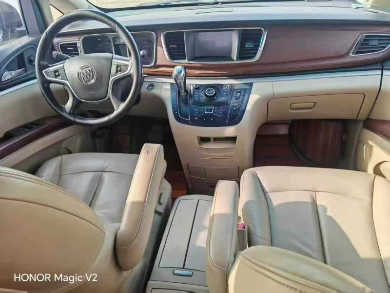 保定17年别克GL84